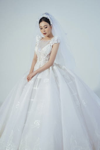 Mẫu váy cưới đẹp, sang trọng theo xu hướng váy cưới 2021